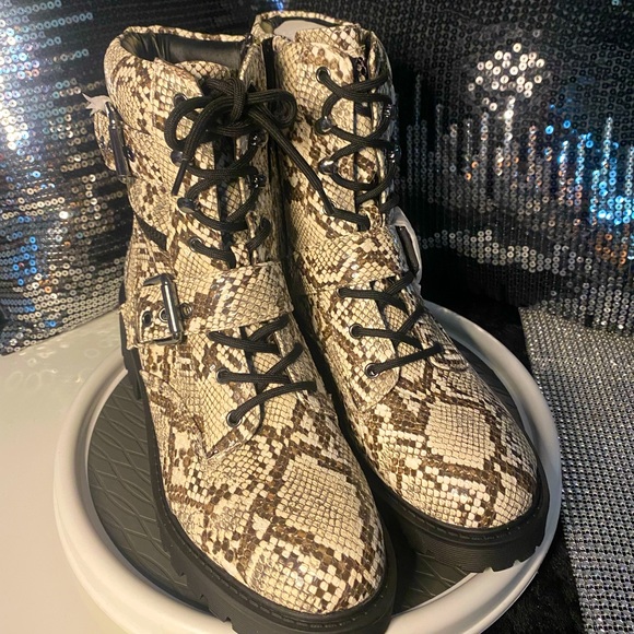 G by Guess Shoes - 🆕Guess Slayder Snakeskin Boots